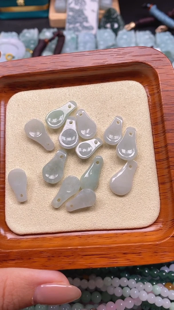 颈饰未镶嵌翡翠多样性发一