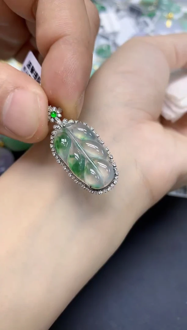 颈饰18K金镶嵌翡翠天然缅甸翡翠A货百元以上9元证书费自理