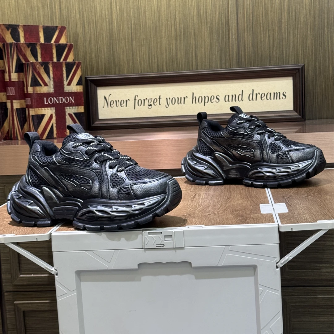 2025秋季新款时尚百搭潮流轻奢高端时尚耐磨休闲男鞋（标准码数）