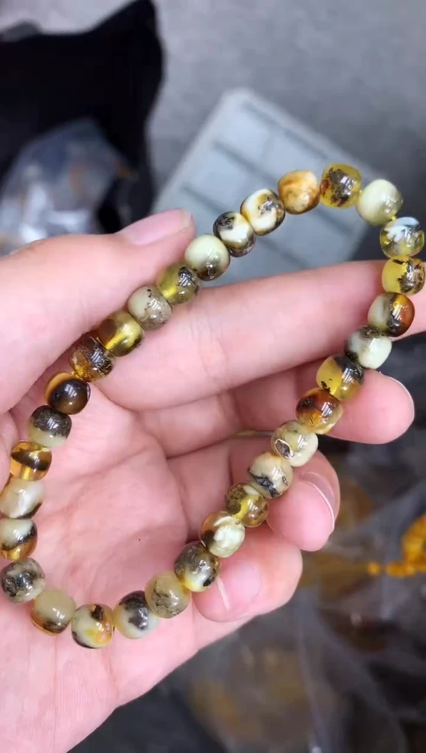 未镶嵌琥珀珠宝奇石80