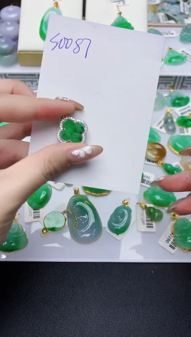 翡翠未镶嵌颈饰天然缅甸翡翠A货