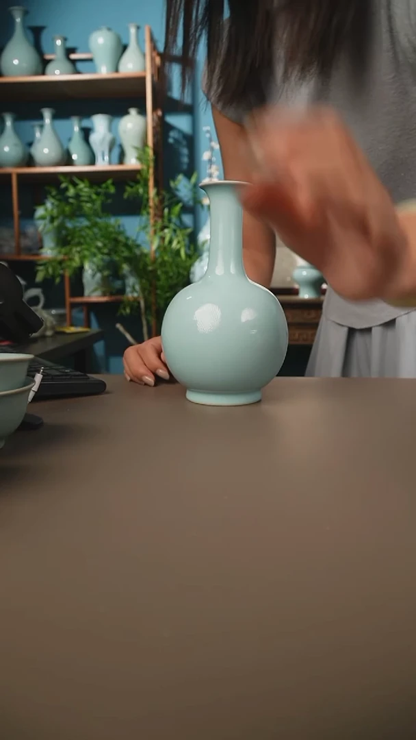 天青鼓腹微暇