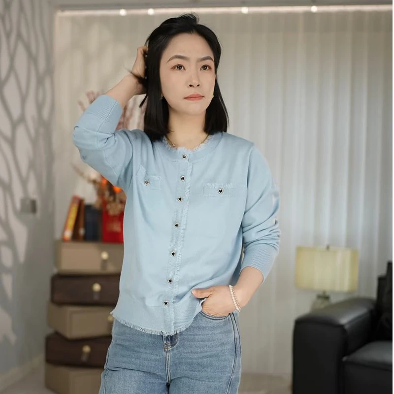 天 丝 羊 毛名媛风圆领针织开衫长袖修身百搭小香风上衣JJ6910175