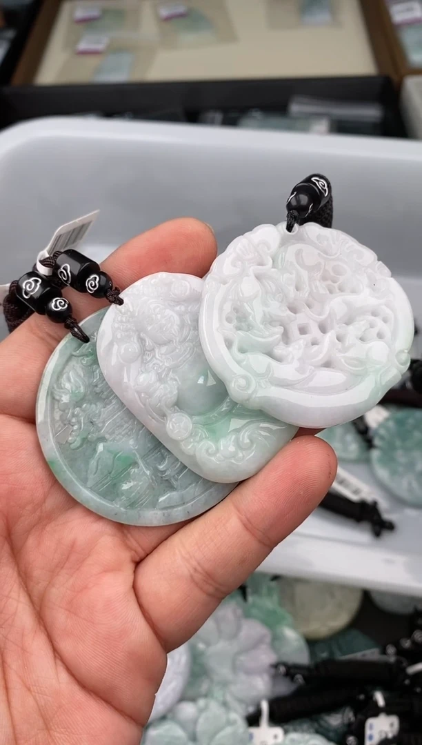 【闪购商品】翡翠颈饰未镶嵌  天然翡翠，一物一图