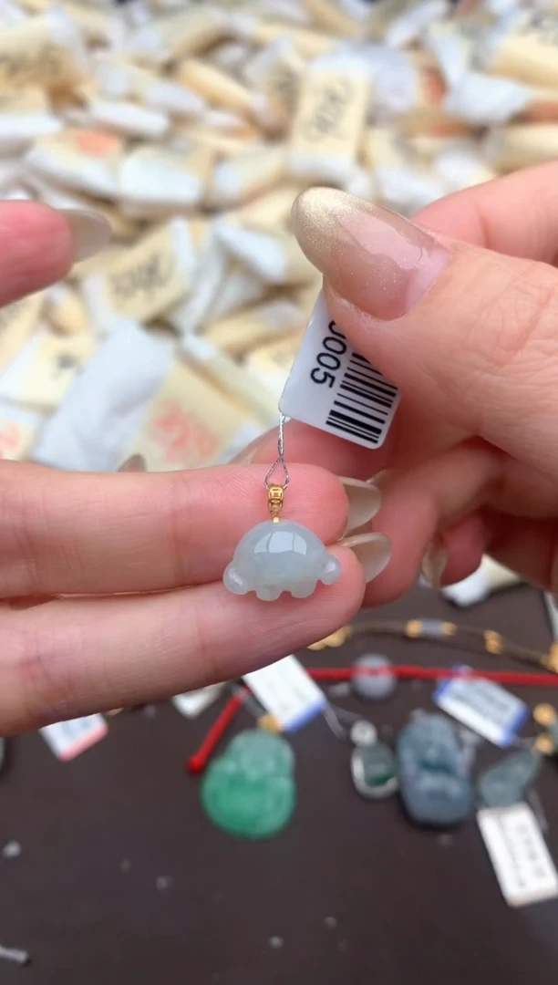 【闪购商品】翡翠挂件18K金镶嵌—