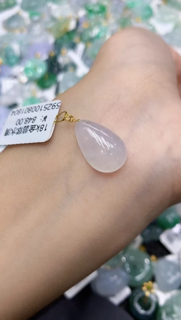 颈饰18K金镶嵌翡翠111111111111