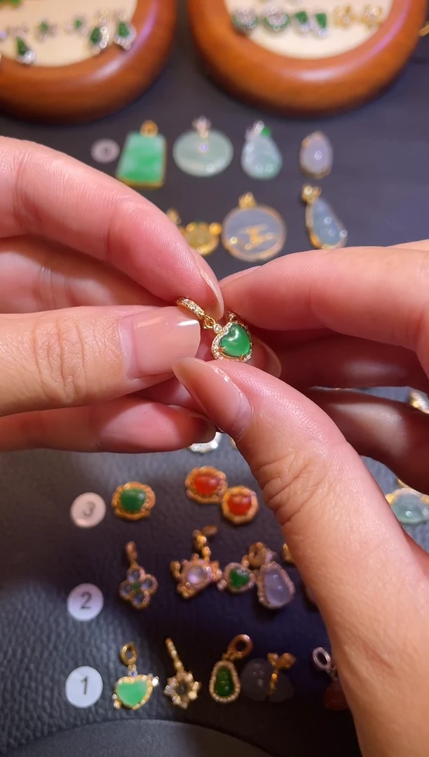 颈饰银S925镶嵌翡翠a货翡翠