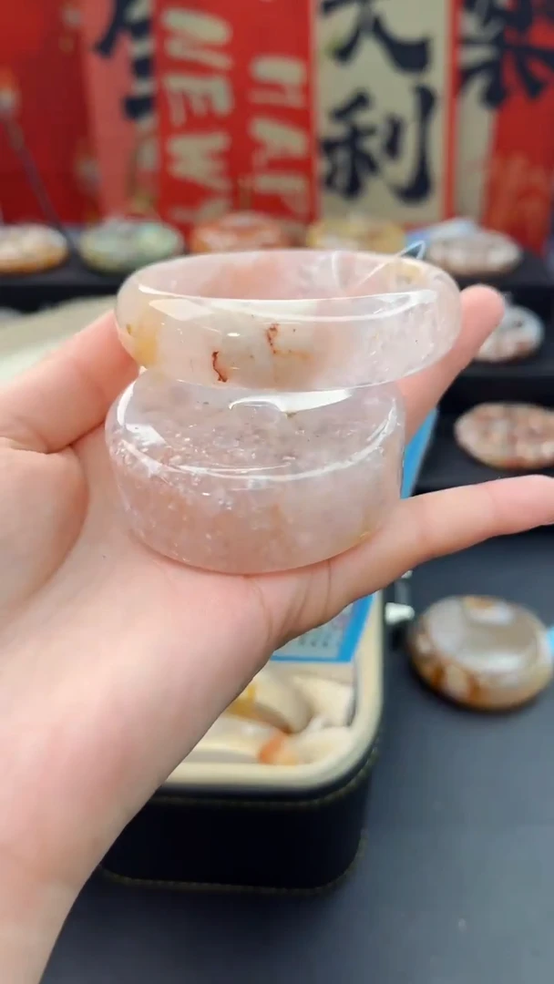 【闪购商品】石英质玉手镯未镶嵌赠送镯心（圈口56