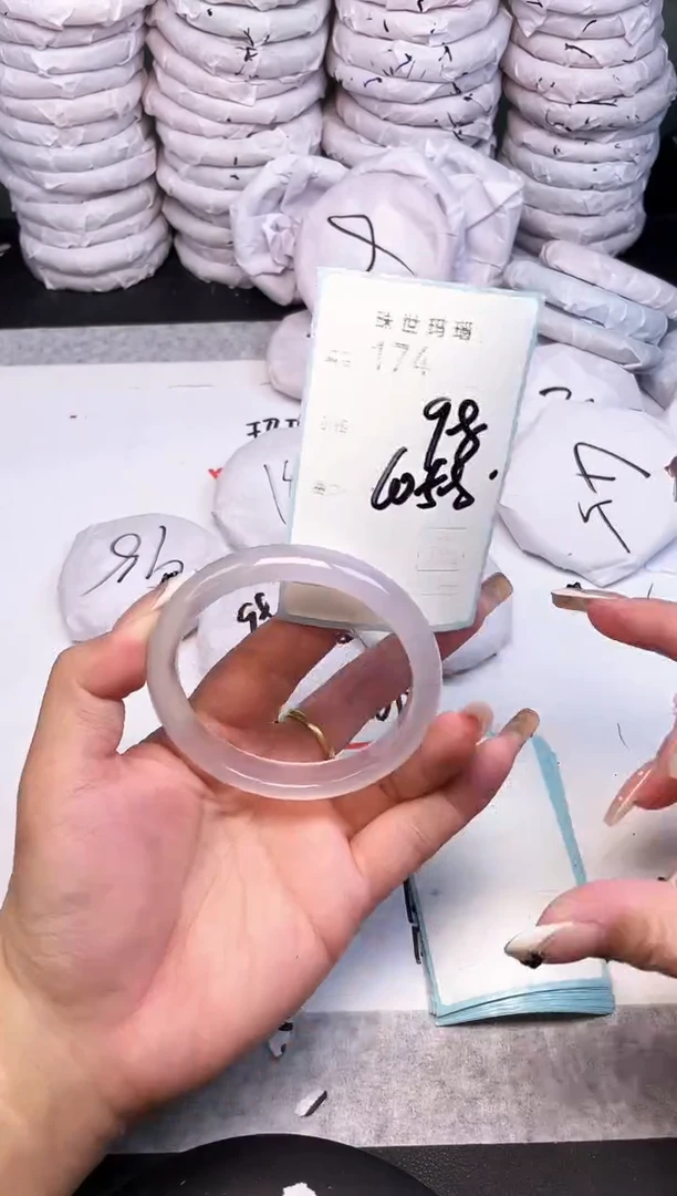 手镯玛瑙/玉髓未镶嵌174
