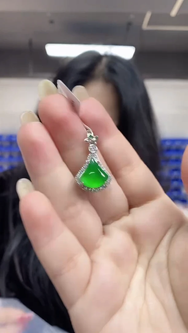 【闪购商品】翡翠吊坠(不含链)未镶嵌多样性发其一颜色微差