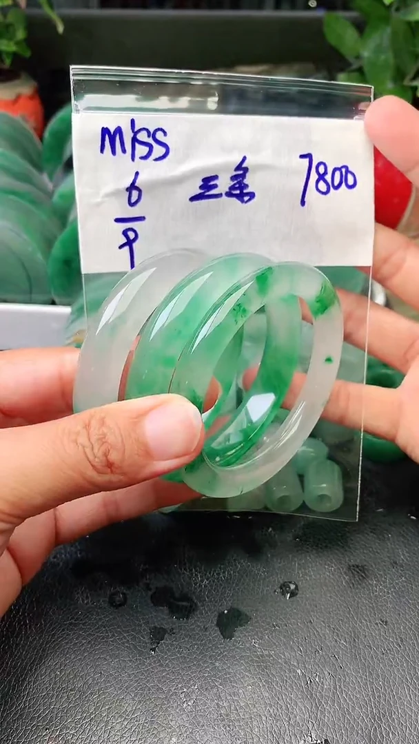 定制石英质玉（非洲翠）M****e手镯