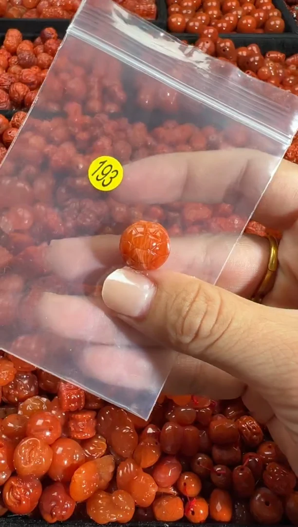 颈饰未镶嵌南红玛瑙1