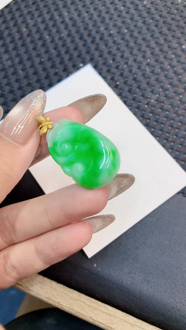 颈饰18K金镶嵌翡翠1
