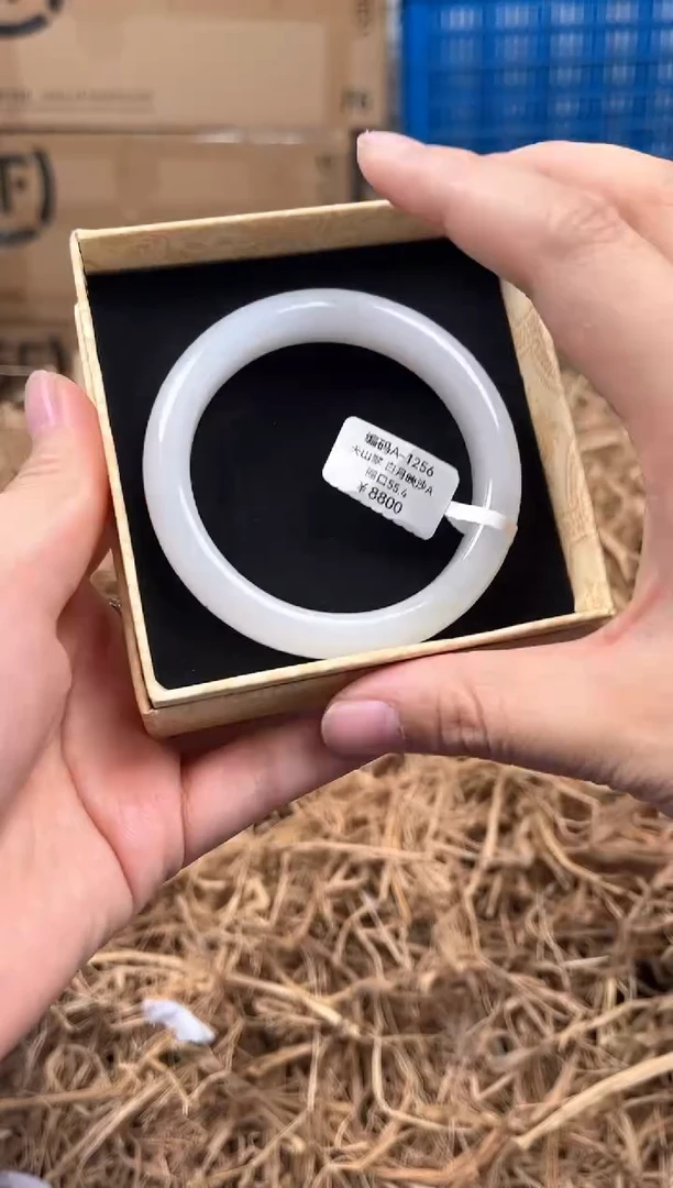 未镶嵌手镯石英质玉A-1256