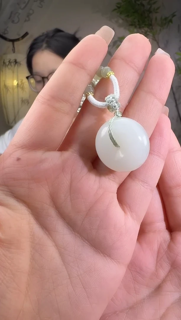 和田玉未镶嵌颈饰扣