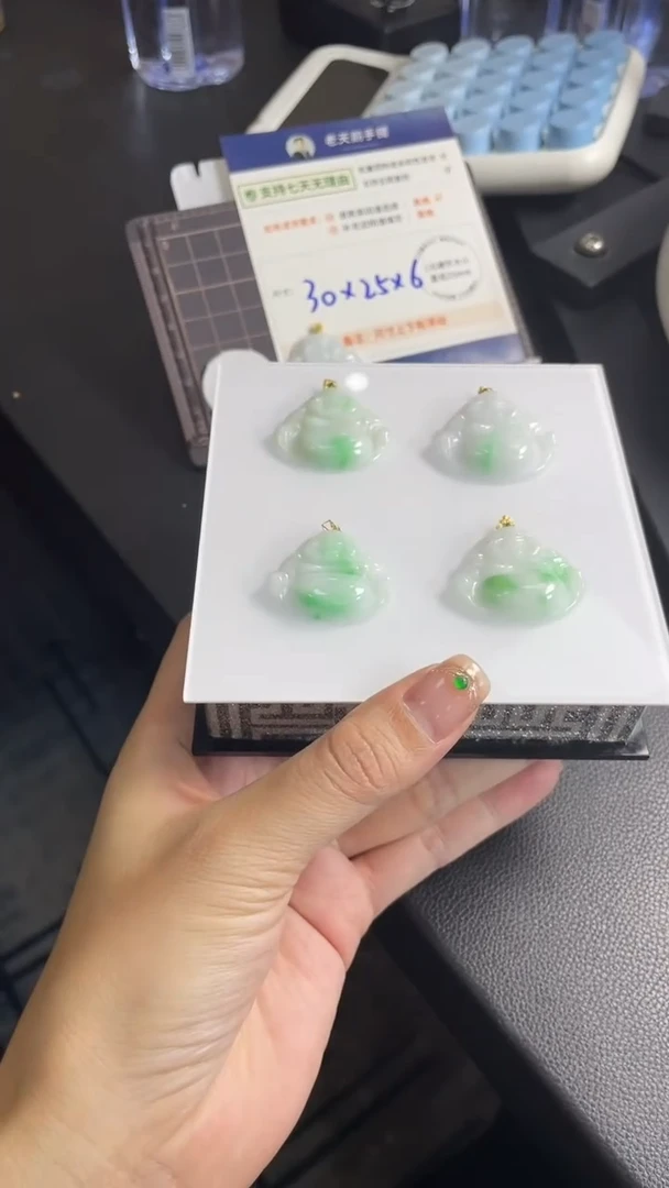 【闪购商品】翡翠颈饰18K金镶嵌翡翠佛公18/多样性发其一CP