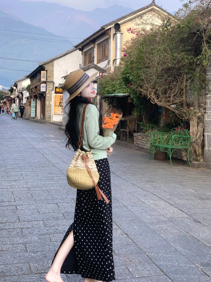 2025春夏新款韩系温柔风针织开衫上衣搭配黑色波点半身裙两件套女