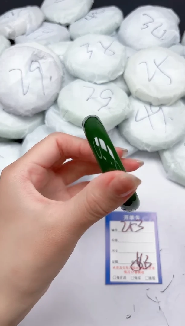 未镶嵌手镯石英质玉253/56.3