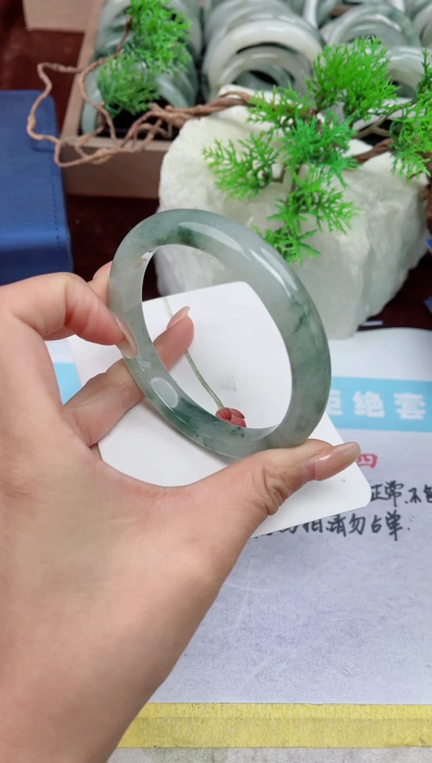 【闪购商品】石英质玉手镯未镶嵌57