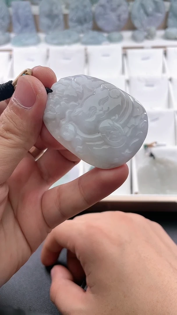 翡翠未镶嵌颈饰..../6/3/ 206