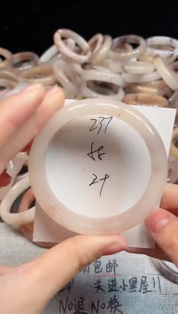 未镶嵌手镯石英质玉237