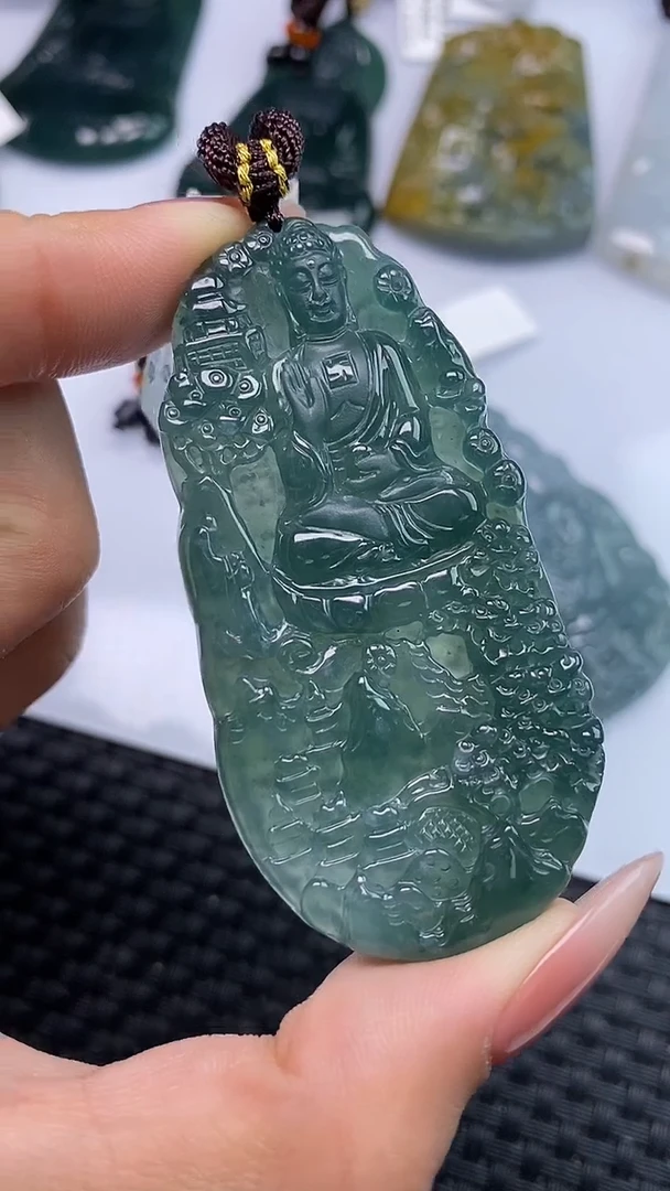 颈饰未镶嵌翡翠