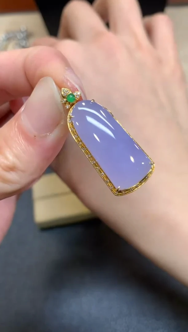 【闪购商品】翡翠颈饰18K金镶嵌无事牌【无服务费】