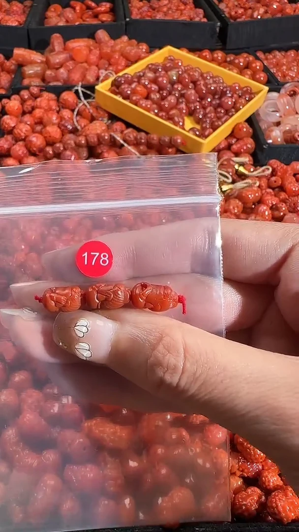 颈饰未镶嵌南红玛瑙1