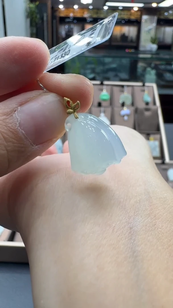 颈饰18K金镶嵌翡翠莲蓬