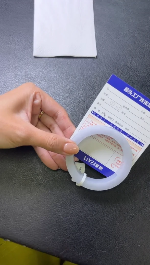 未镶嵌手镯定制翡翠春**面定制产品不退不换