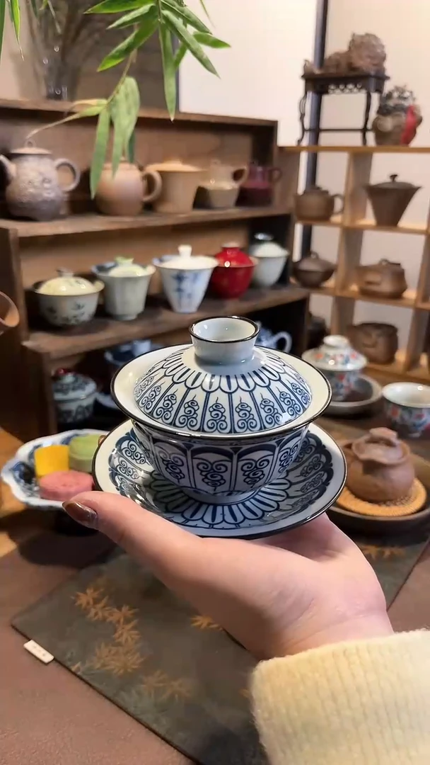 【闪购商品】其他青花卷草纹三才盖碗