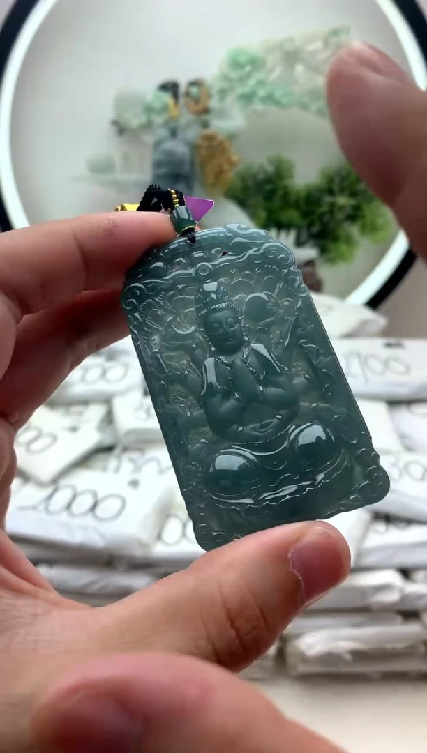 颈饰未镶嵌翡翠千手观音