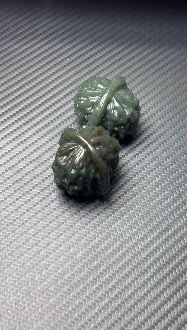 未镶嵌和田玉把件若羌微色差核桃一对