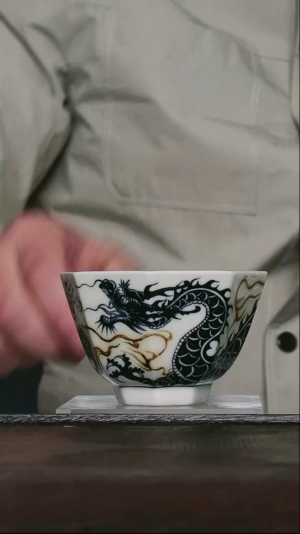 青花釉里金二号釉铠甲龙八方杯