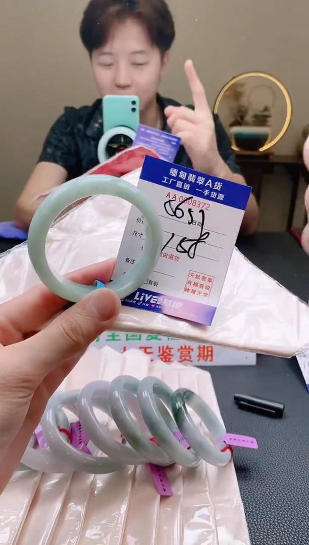 翡翠手镯未镶嵌56.57圈口