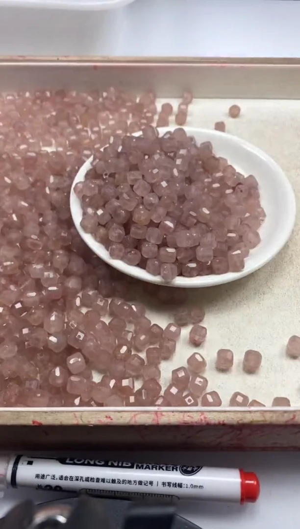 【闪购商品】水晶颈饰未镶嵌w2178草莓晶方块8mm*20颗