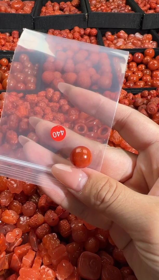 南红玛瑙未镶嵌颈饰1