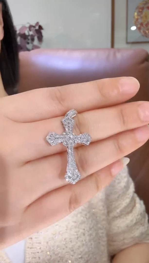 吊坠(不含链)18K金镶嵌钻石吊坠