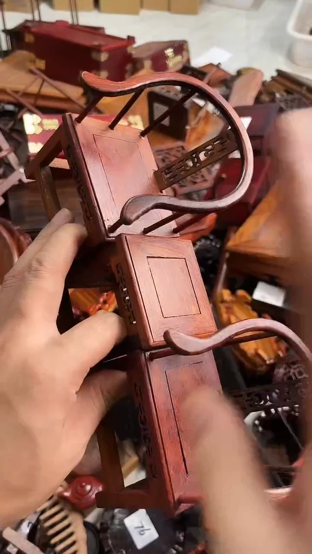 木2红酸枝一桌两椅