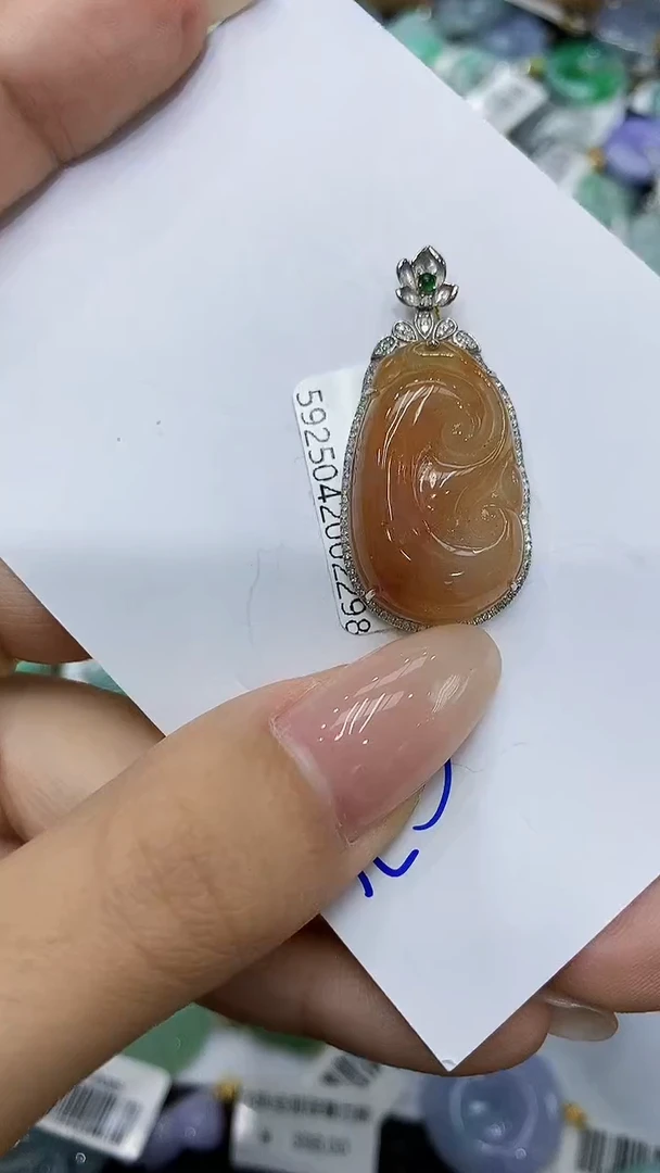 翡翠18K金镶嵌颈饰111111111111