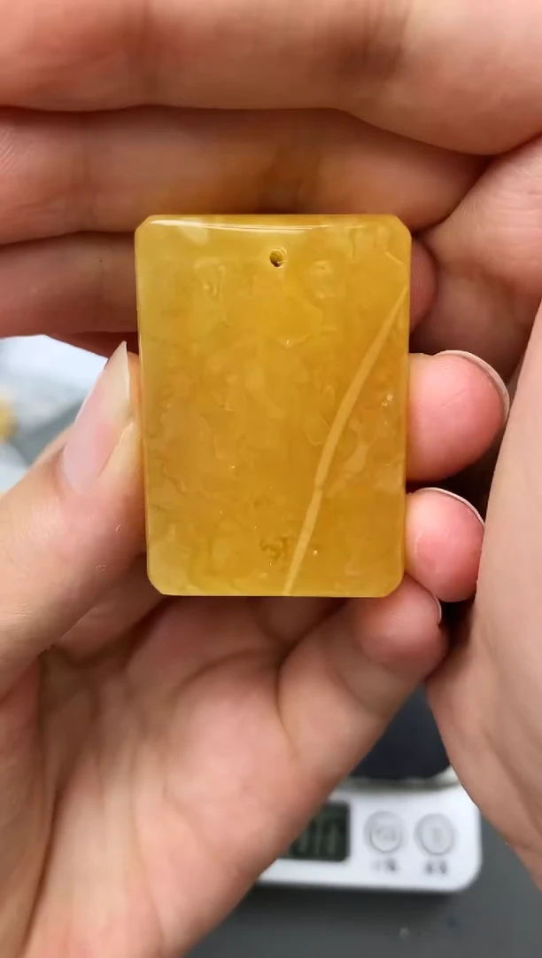 未镶嵌琥珀珠宝奇石172