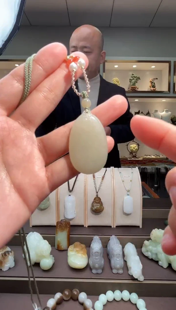 颈饰未镶嵌和田玉苏