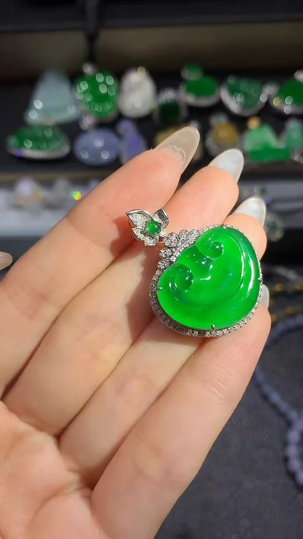【闪购商品】翡翠吊坠(不含链)18K金镶嵌17团购