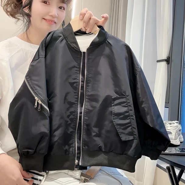 高端男童外套春秋款2025春季夹克冲锋衣中大童春装男孩痞帅外套