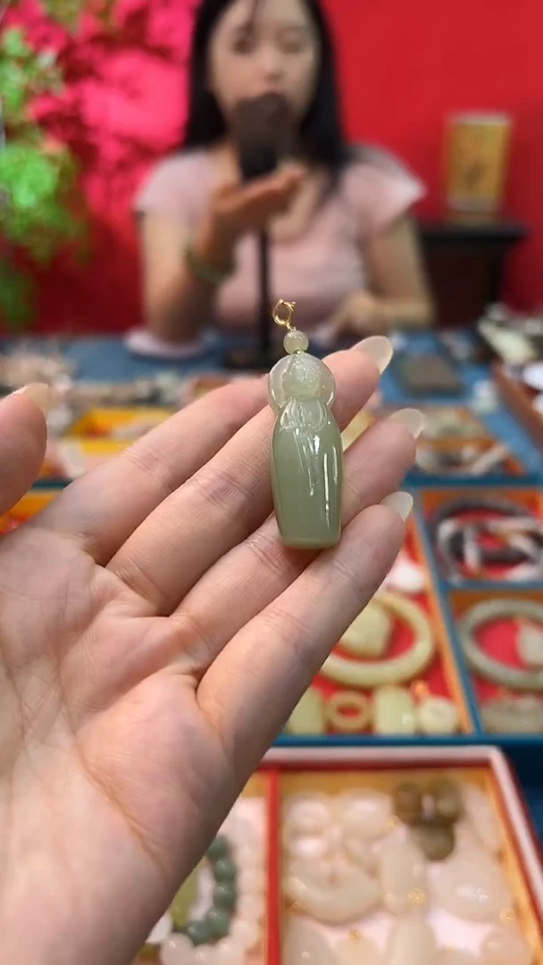 颈饰未镶嵌和田玉高冰晴素面观音