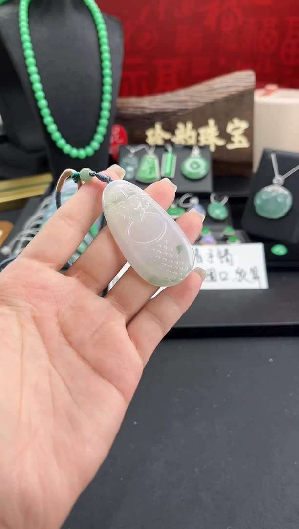 翡翠未镶嵌颈饰吊坠