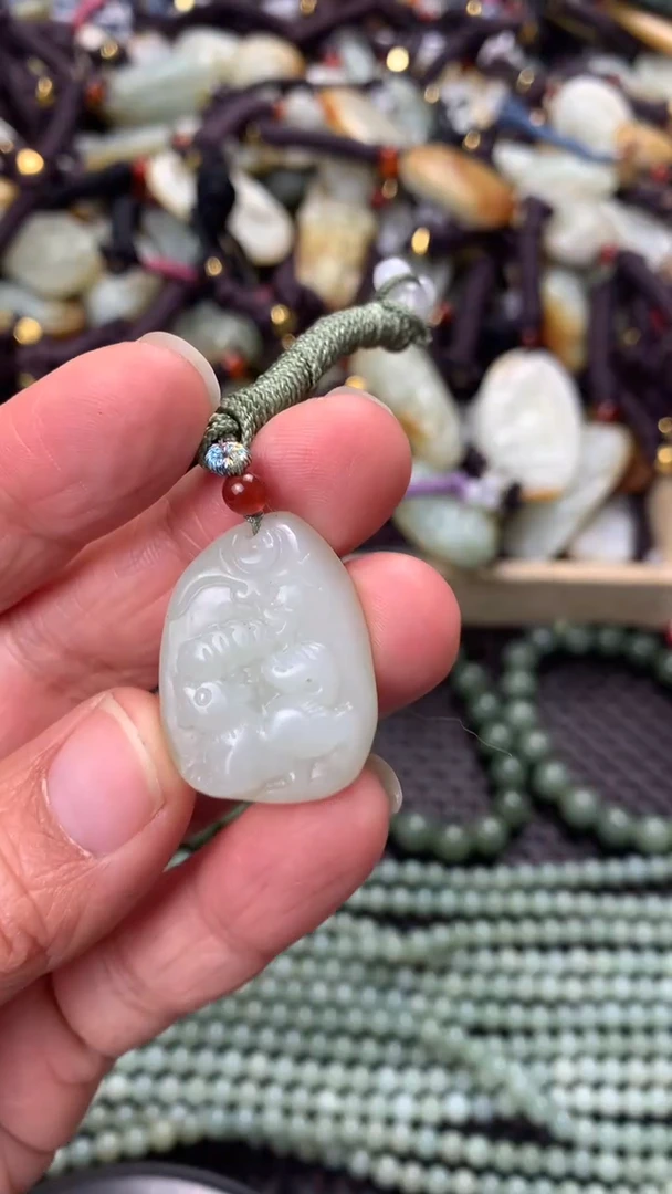 【闪购商品】和田玉颈饰未镶嵌多样性发货没有证书拍一发一有瑕