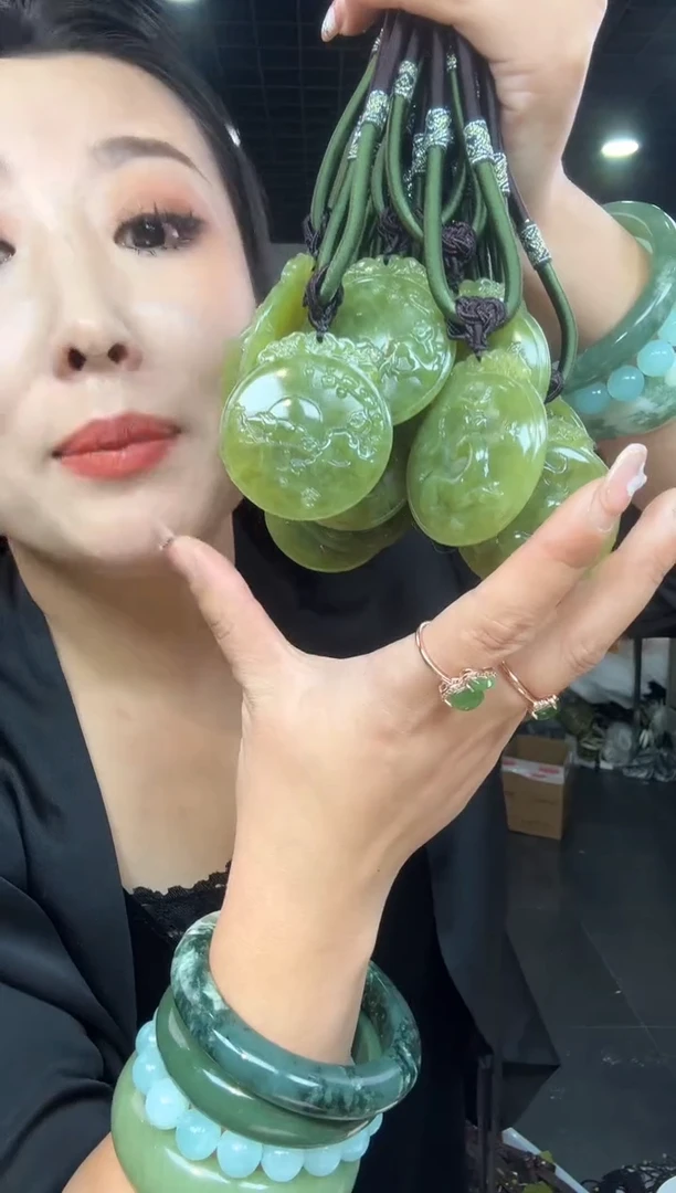 【闪购商品】岫玉颈饰未镶嵌湖水绿一鹿有你【项圈】