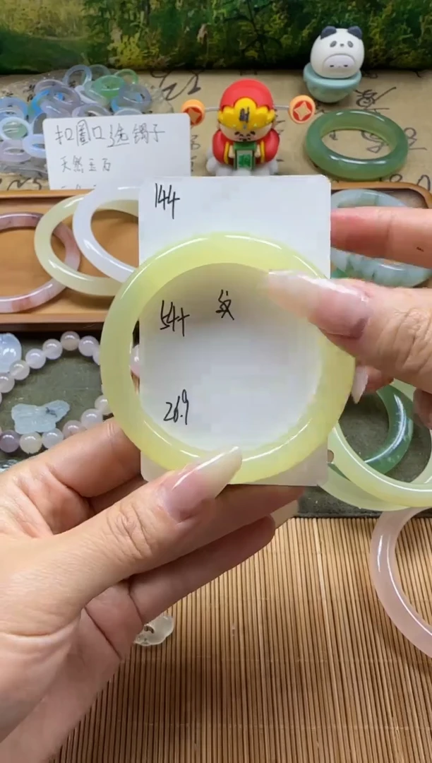 石英质玉手镯未镶嵌144