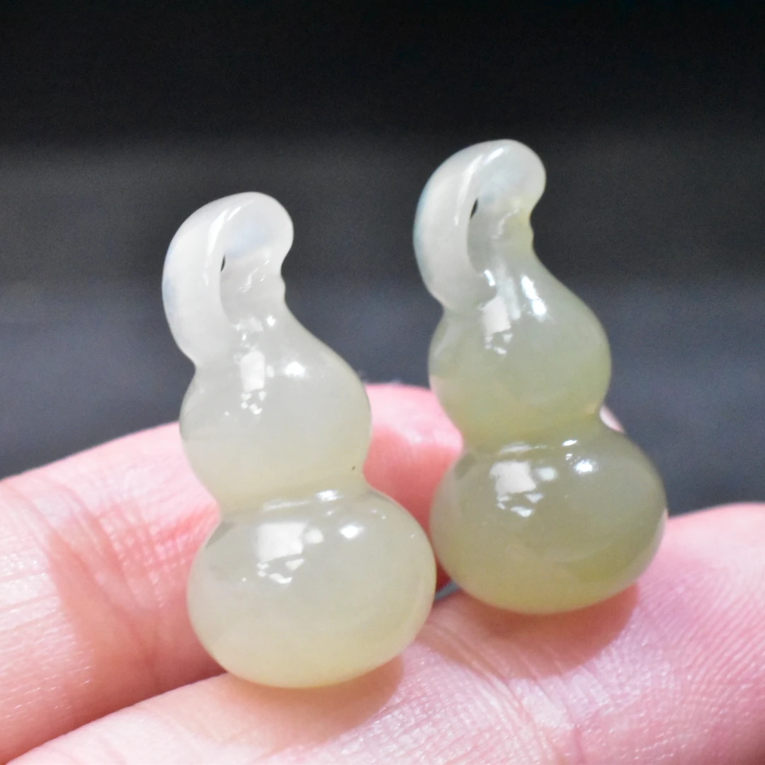 【一九珠宝】卡19mm*9mm和田玉晴水葫芦-多样性发一件  YJ196